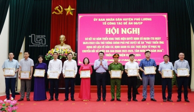 Khen thưởng nhiều tập thể, cá nhân có thành tích tiêu biểu trong thực hiện Đề án số 06