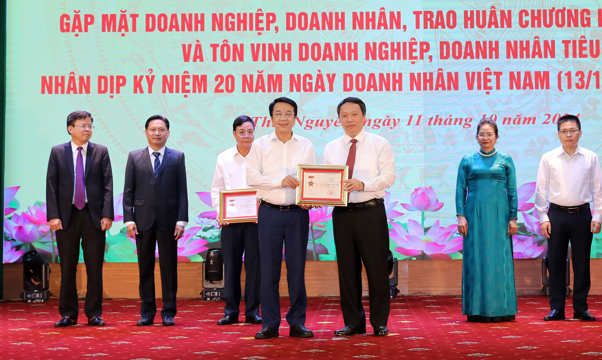 ton vinh doanh nghiep doanh nhan tieu bieu nhan ky niem ngay doanh nhan viet nam 4